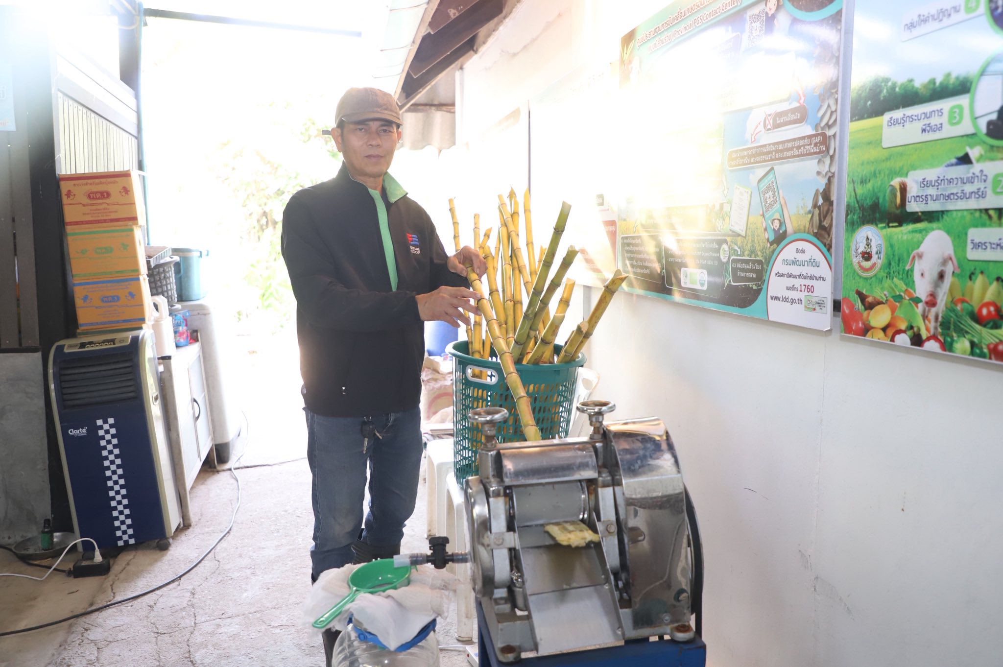 title - ”พลิกโฉมเกษตรกรสู่ผู้ประกอบการ“ ส.ป.ก.ลำพูน โชว์ความสำเร็จเกษตรอินทรีย์ครบวงจร ตั้งแต่แปลงปลูกสู่ตลาดพรีเมียม!!